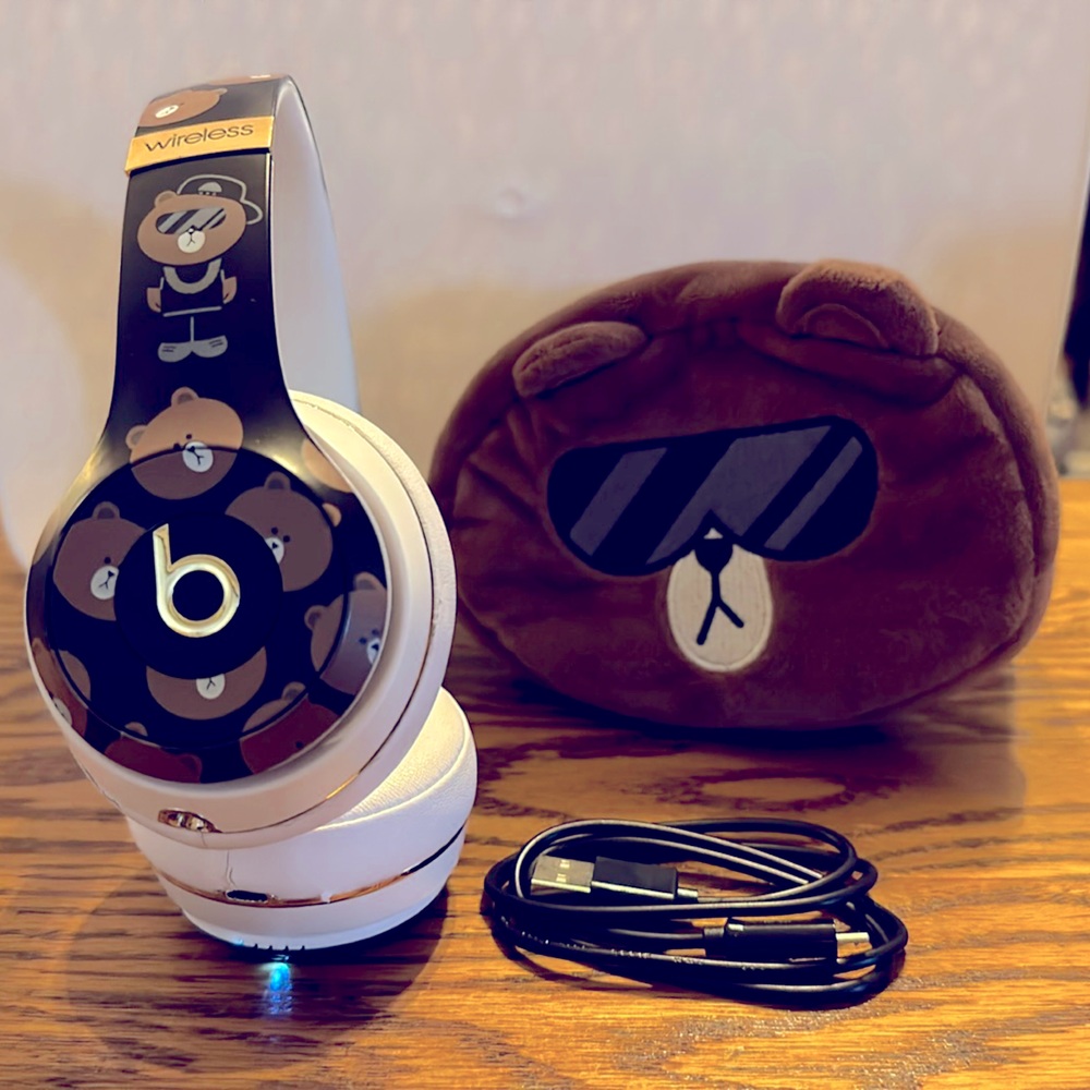 LINE FRIENDS Brown Bear BEATS Special Edition Collection